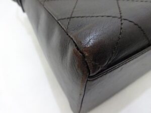 シャネル / バッグ 修理事例 】ハンドバッグの角スレと色剥がれ修理の 